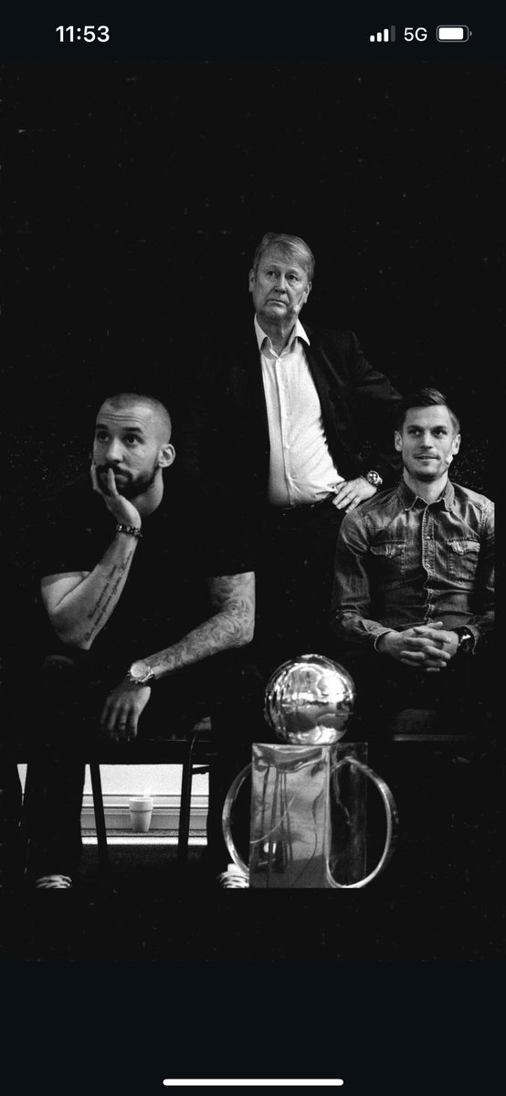 MFF_stats's tweet image. En av mina absoluta favorit spelare, den största ledaren jag upplevt och den största jag upplevt alla kategorier.

Vilken jävla bild!