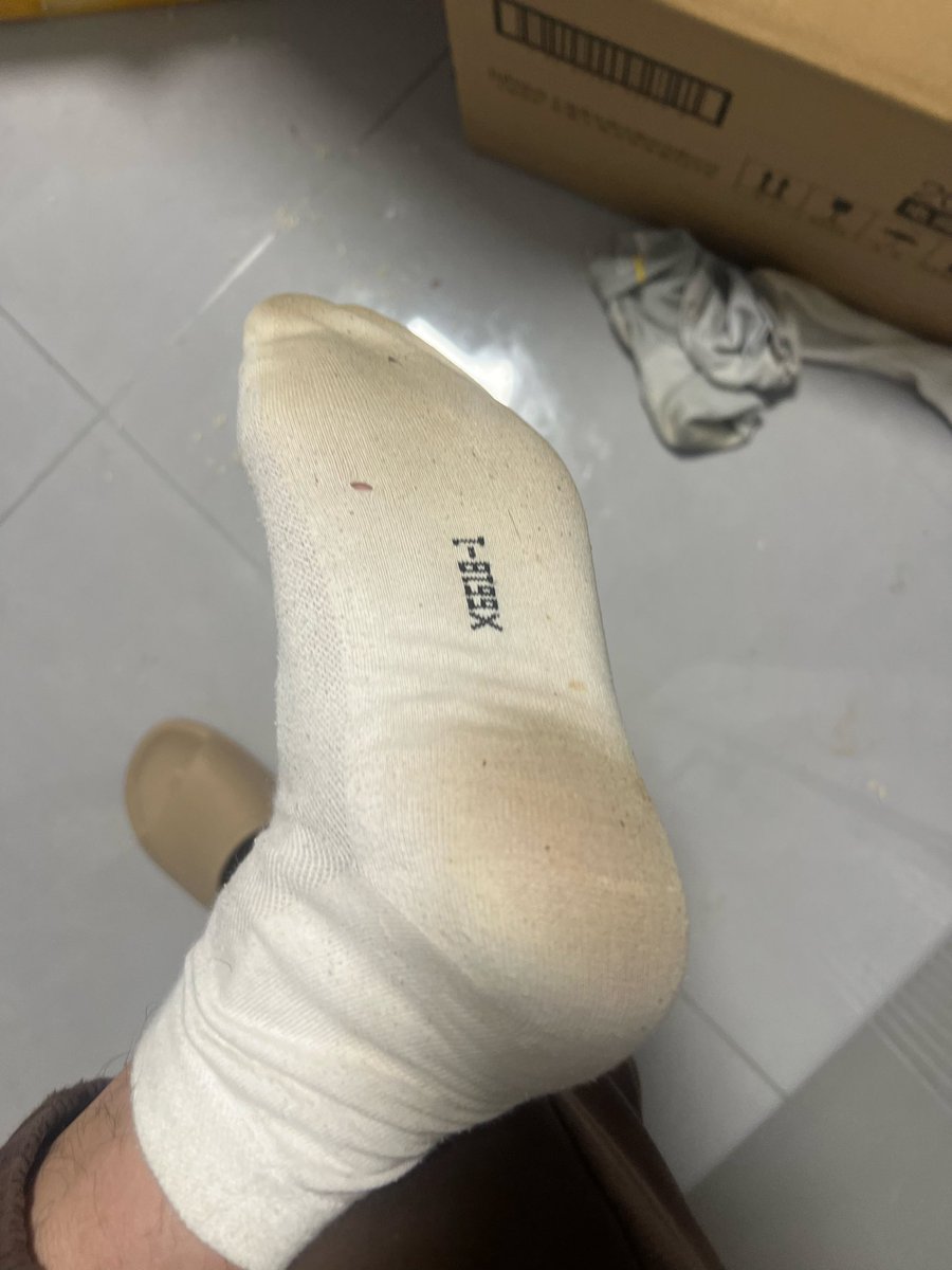 母猪已经想闻臭袜子了吗，好贱啊，才周五刚要周末，看来这周你又是痴女母猪了。#母猪 #m