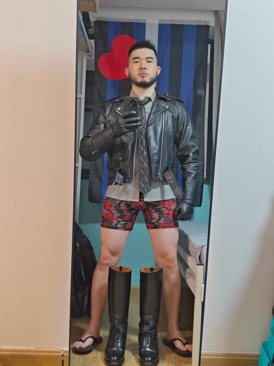 bootedpatrick's tweet image. 谁来帮我穿