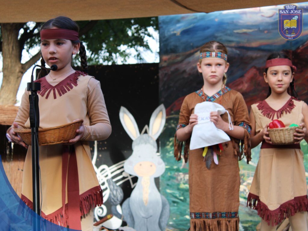 Con mucha ilusión y esfuerzo, los alumnos de 2º de Ed. Primaria han representado la obra “El quinto viaje de Cristóbal Colón”, reflejando el excelente trabajo realizado durante todo su proyecto trimestral.