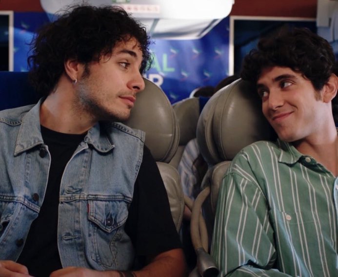 gfofdamianogav's tweet image. #SOCMED #SIMUEL 
manuel e simone volano a londra,
facciamo un salto nel loro futuro ⋆.˚ ☾⭒.˚