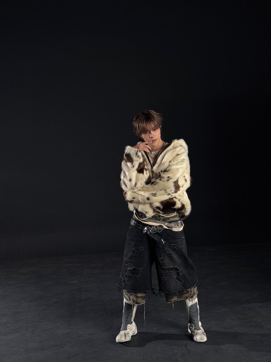 WayV_official's tweet image. happy tears 

#YANGYANG
#WayV #威神V #白色定格
#WayV_EternalWhite