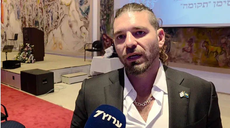 LegallyIsrael's tweet image. "I managed to reach 4 different sites, use 2 weapons, &amp;amp; save about 45 people, including 2 soldiers who were seriously injured. I just did what needed to be done"
Chen Moshe Mizrahi, a Nova survivor, received a certificate of recognition for his extraordinary bravery. #Israel