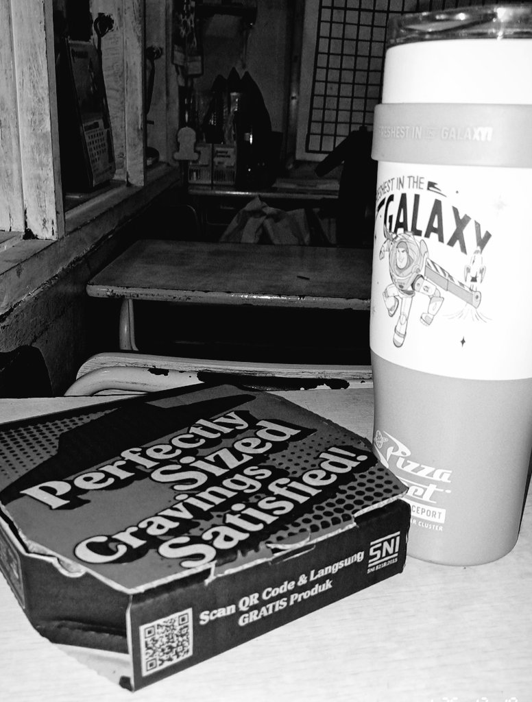 i got pizza on the last day of the semester, happy holiday yeyy🤩✨️
 ((well actually hello outing class🫠👋))