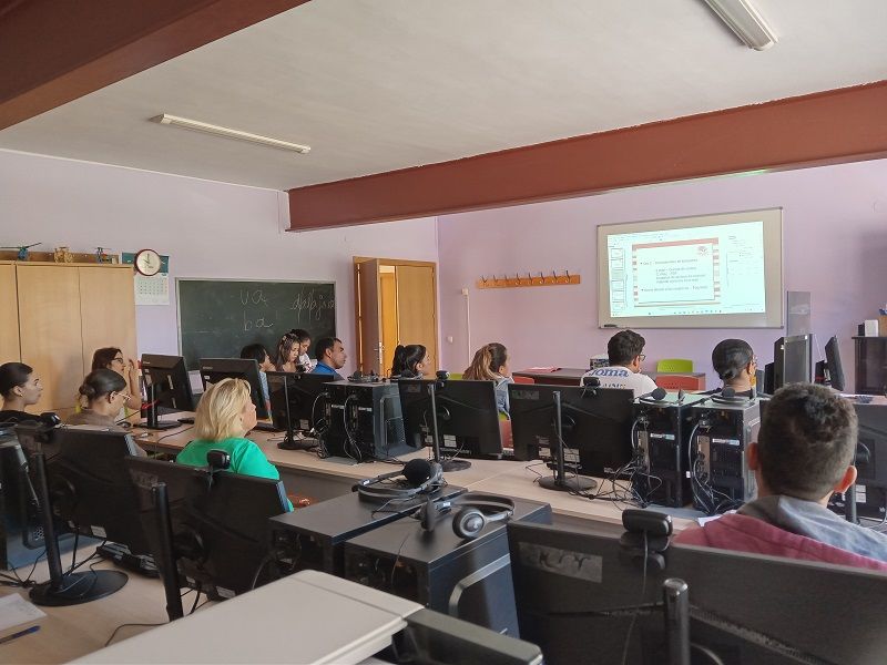 Las formaciones grupales en Gamonal ayudan a la inserción de más de 70 personas buff.ly/Tebm5KJ