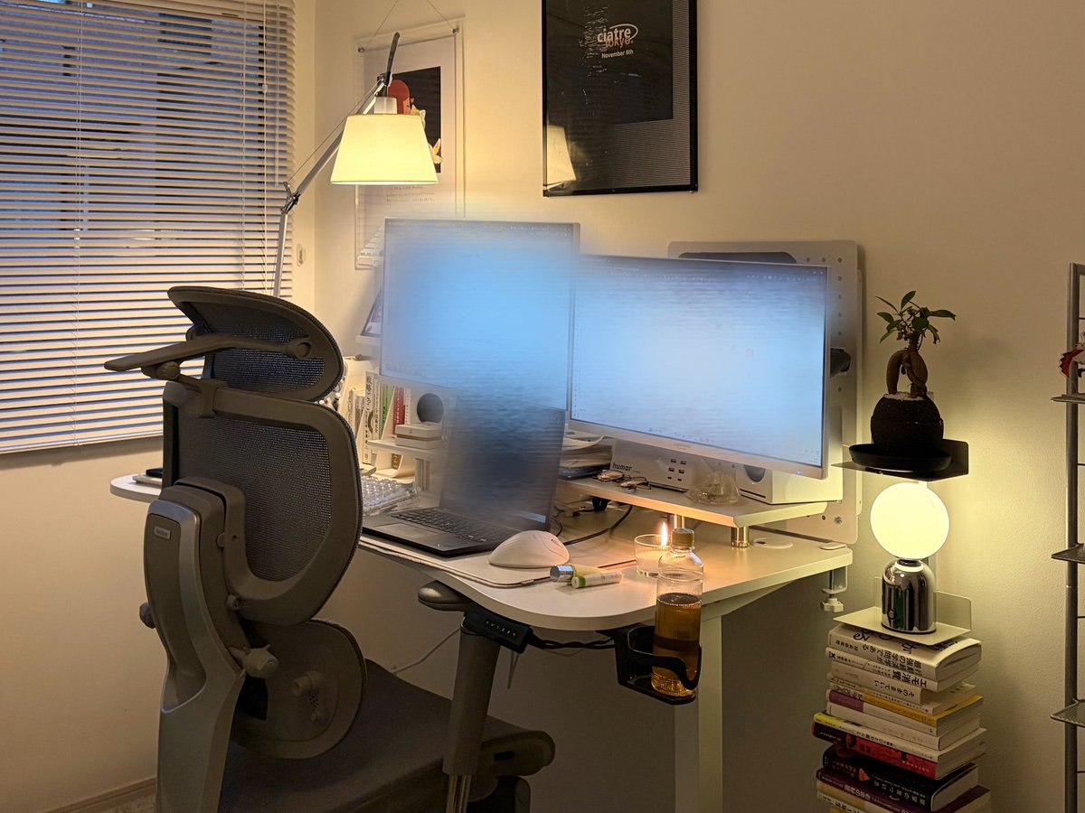 wanx2_inu's tweet image. フルリモ環境で働いてるので、社内でフルリモのこだわりをみんなに紹介する機会があったのですが、沢山褒めて貰えて嬉しかった😽