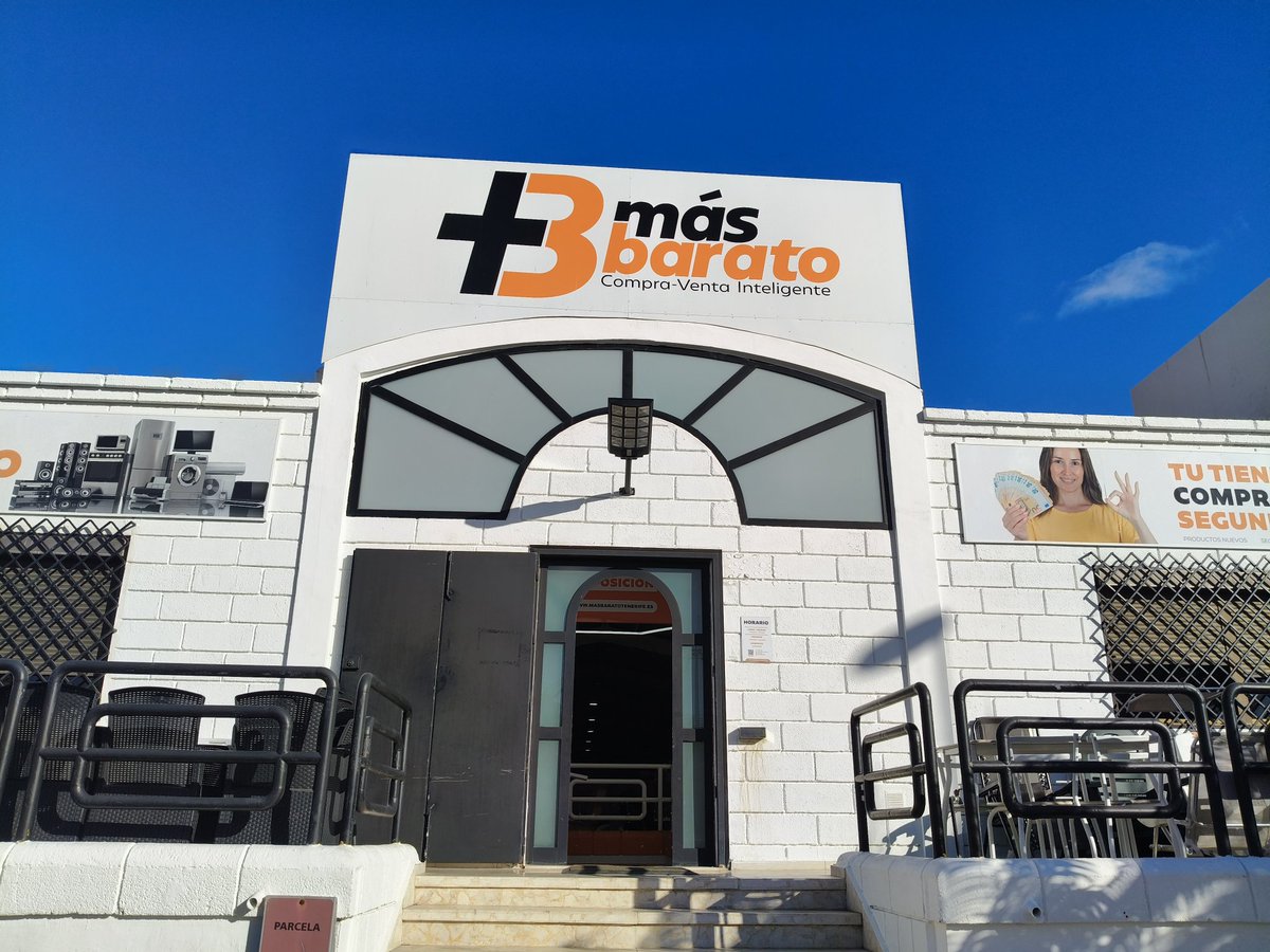 📻 ¡Hoy tenemos un #ADiarioLive especial!

🎙️ Nos encontramos en Más Barato Tenerife, en el Polígono Industrial de Güímar.

🗣️ Con <a href="/seliangr/">Selene Melián</a> y <a href="/tommyRguezC/">Tommy Rodríguez</a>

👉 radiomarcatenerife.com