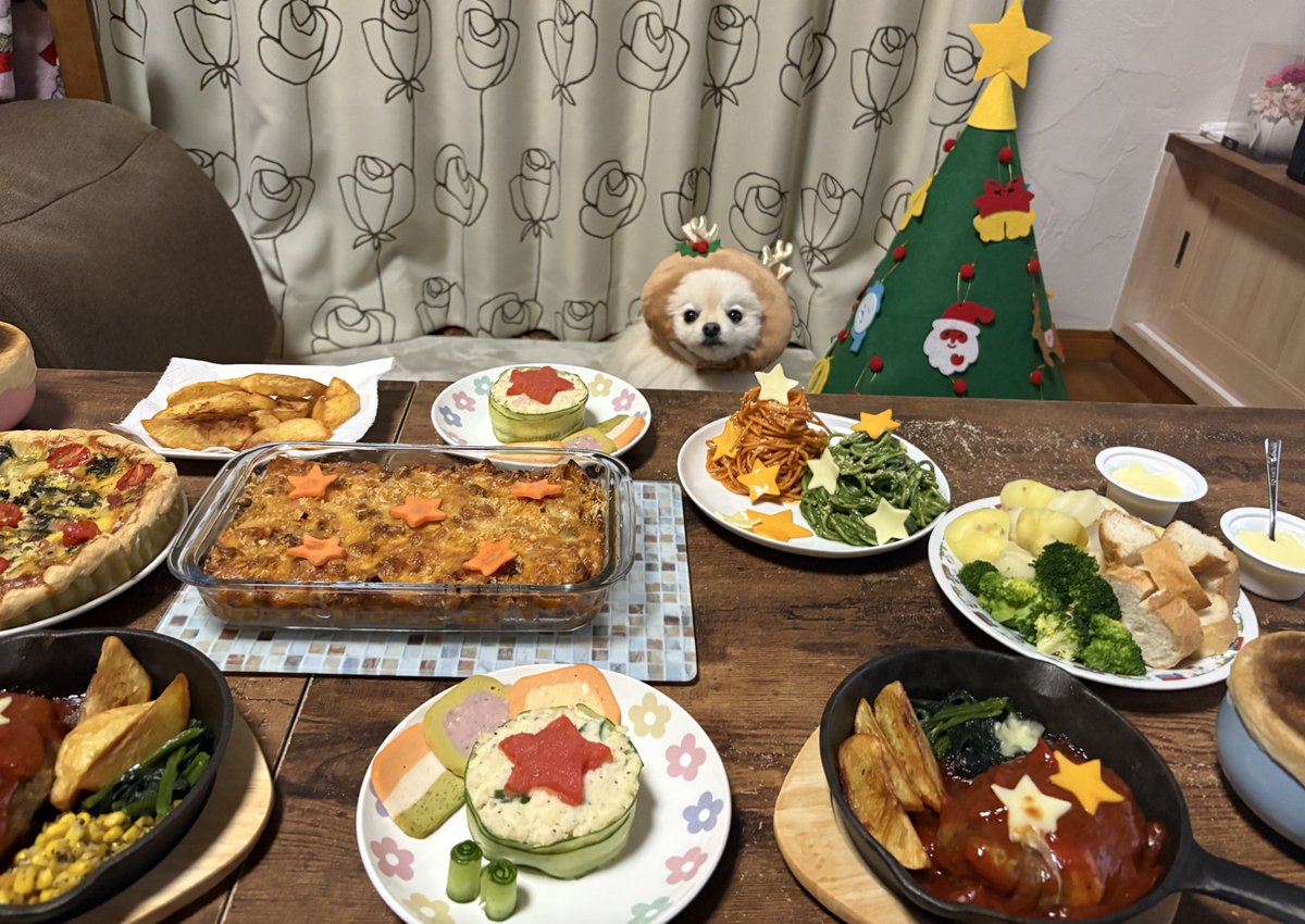 r26_sc's tweet photo. おやぶん！うちも早めのクリパしました✨🎅⛄🌟🎄🎁✨
トナカイ🦌ポメラニアンいかがですか？
#ポメラニアン https://t.co/T98Eb5xLEf