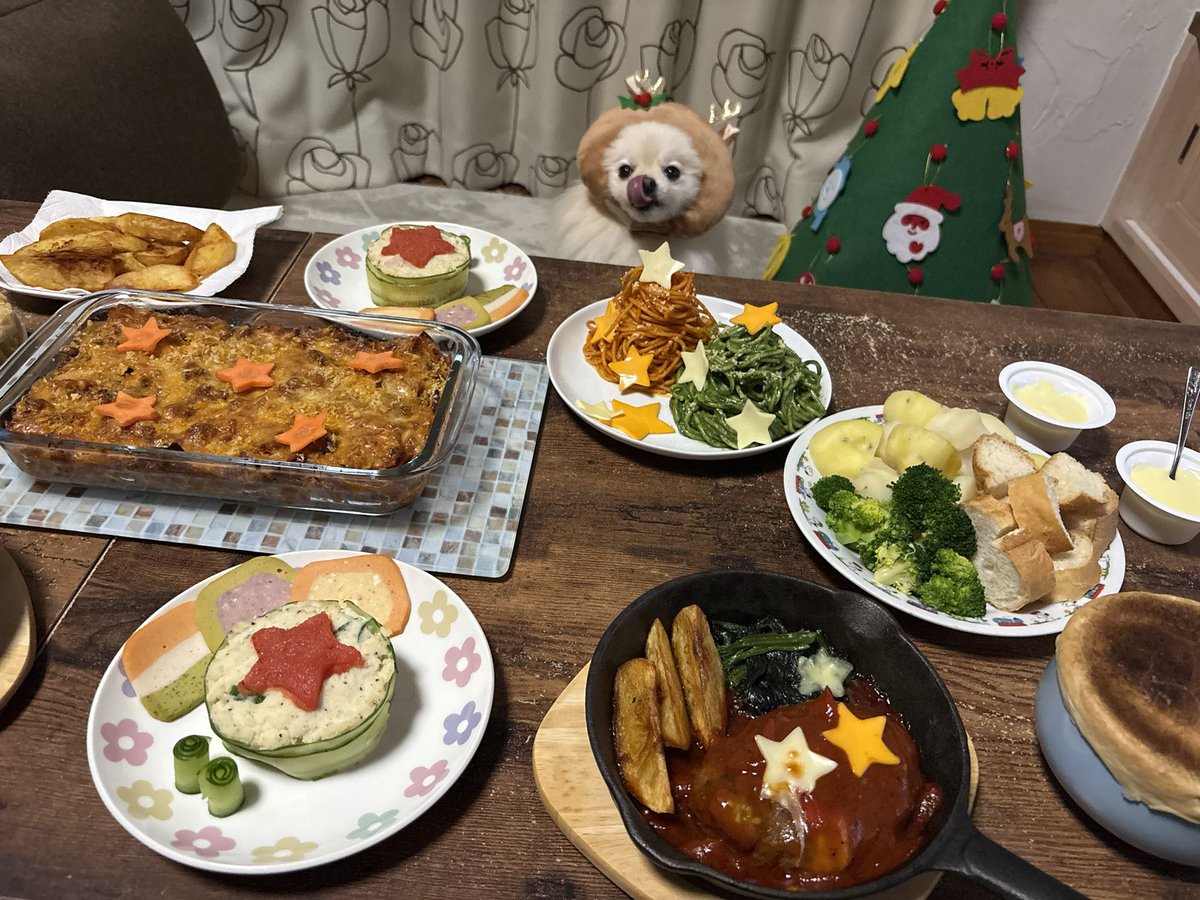 r26_sc's tweet photo. おやぶん！うちも早めのクリパしました✨🎅⛄🌟🎄🎁✨
トナカイ🦌ポメラニアンいかがですか？
#ポメラニアン https://t.co/T98Eb5xLEf
