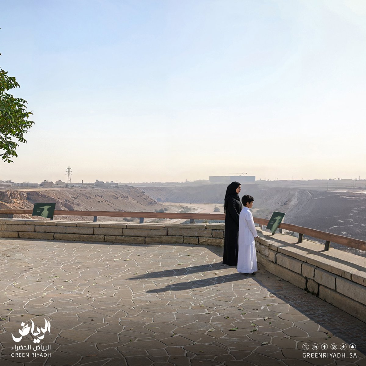 GreenRiyadh_SA's tweet image. يوفر #متنزه_ظهرة_نمار إطلالات على وادي نمار والبحيرة، ومناطق للجلوس والتنزّه، تعزز الروابط الاجتماعية بين السكان، وتتيح للزوار الاستمتاع بالمناظر الطبيعية
#الرياض_الخضراء  #رؤية_السعودية_2030