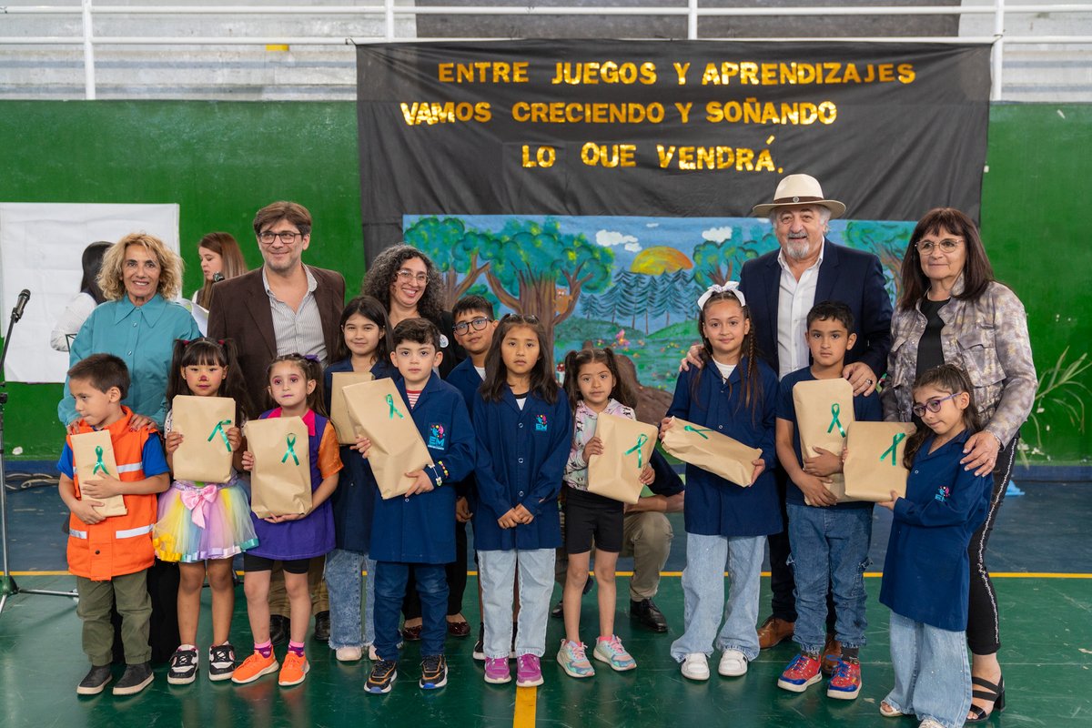Compartimos el cierre del ciclo lectivo de la Escuela Municipal Nº 2006 con los chicos, docentes y familias.

Esta escuela es pública, gratuita y sostenida con el esfuerzo de todos los comodorenses. Es una decisión política clara: invertir en educación de calidad, con igualdad de