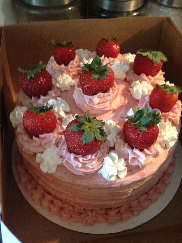 fairyprxncess's tweet image. strawberry or red velvet cake?