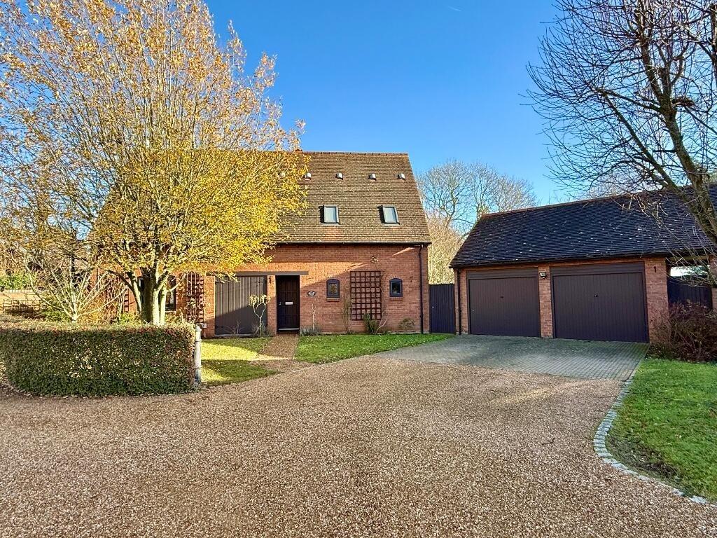 Property Focus: Here's a look at this £1.2m home in an 'idyllic village' near Warwick trib.al/naqmldV