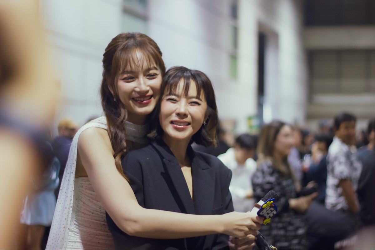 iamknw's tweet image. พี่รักกันเลยเดี๋ยวหนูโสดให้เองค่ะ #BeeCrisSweetinInthe8ight #บีคริส