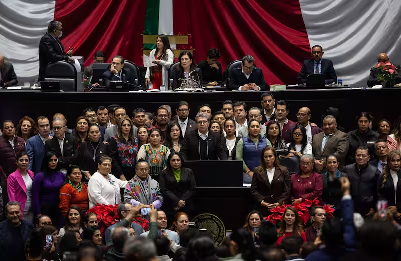 🗳️📌 100 MILLONES PARA PAGAR LAS CASETAS DE LOS DIPUTADOS

La Cámara de Diputados destinará casi 100 millones de pesos para pagar casetas a sus legisladores.

Así lo reveló <a href="/proceso/">Proceso</a>.

El gasto cubre de 2025 a 2027.

No son viáticos extraordinarios.

Sino un contrato fijo de