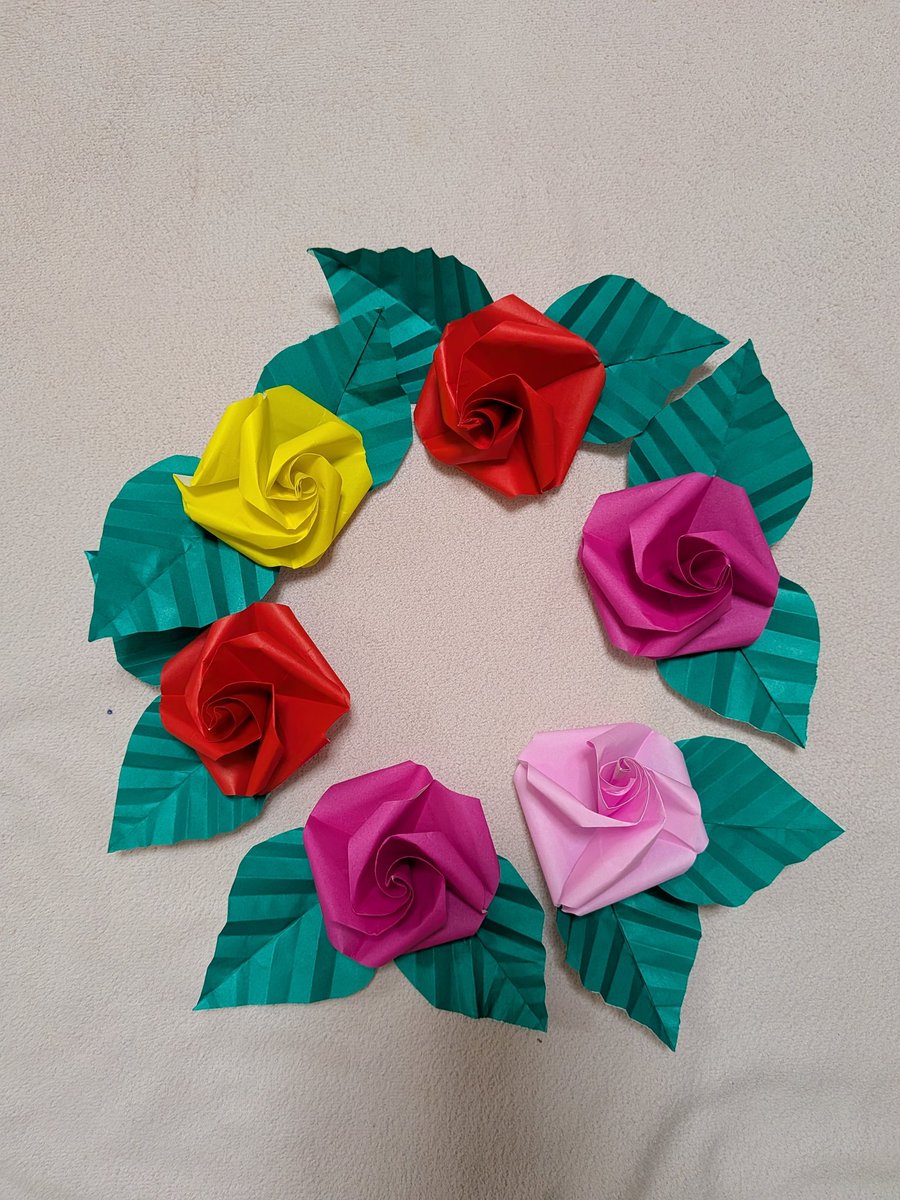 GwrDevK1Z616414's tweet photo. 12/20【審査投稿35】RP求🙏🆘
配信しながら薔薇の折り紙を作成🌹
どうやって作るのって質問があったので今度、作り方をお伝えしますね💕
リポストご協力ありがとう🙂‍↕️
リスト内全投稿にRPお願いします🥹
https://t.co/86Y35VCQRD

#MissBouquet
#ミクチャ
#KURAUDIA
#アルファブランカ https://t.co/YkFnPZ5FYf