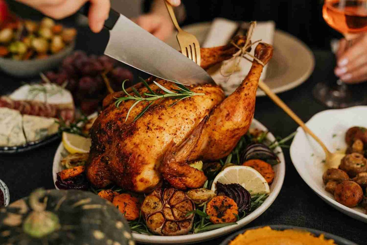 Running out of time but still want bold holiday flavor?
These last-minute Caribbean recipes are easy, budget-friendly, and don’t require fancy ingredients.
Because good food doesn’t need to be complicated.
caribbeangreenliving.com/last-minute-ca…
#HolidayCooking #CaribbeanFood #LastMinuteRecipes
