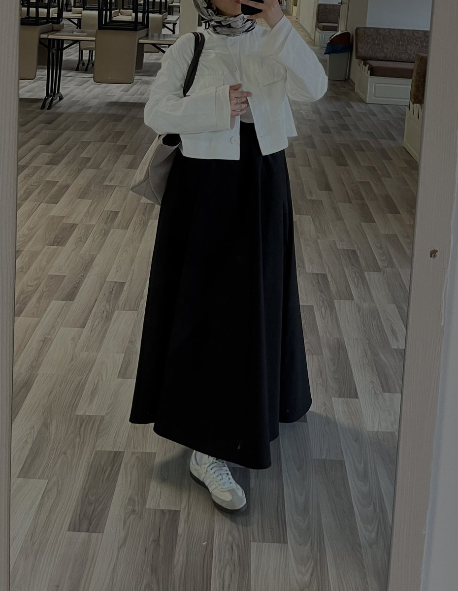 Ben etek kadınıyım sen seversin sevmezsin beni ilgilendirmez