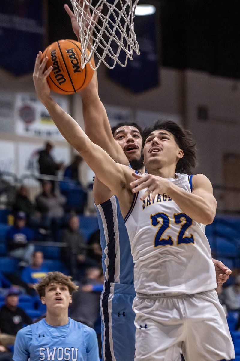 GoSoutheastern's tweet image. 📸 from Thursday night's battle with the Bulldogs.

#TakeCover | @SavageStormMBB