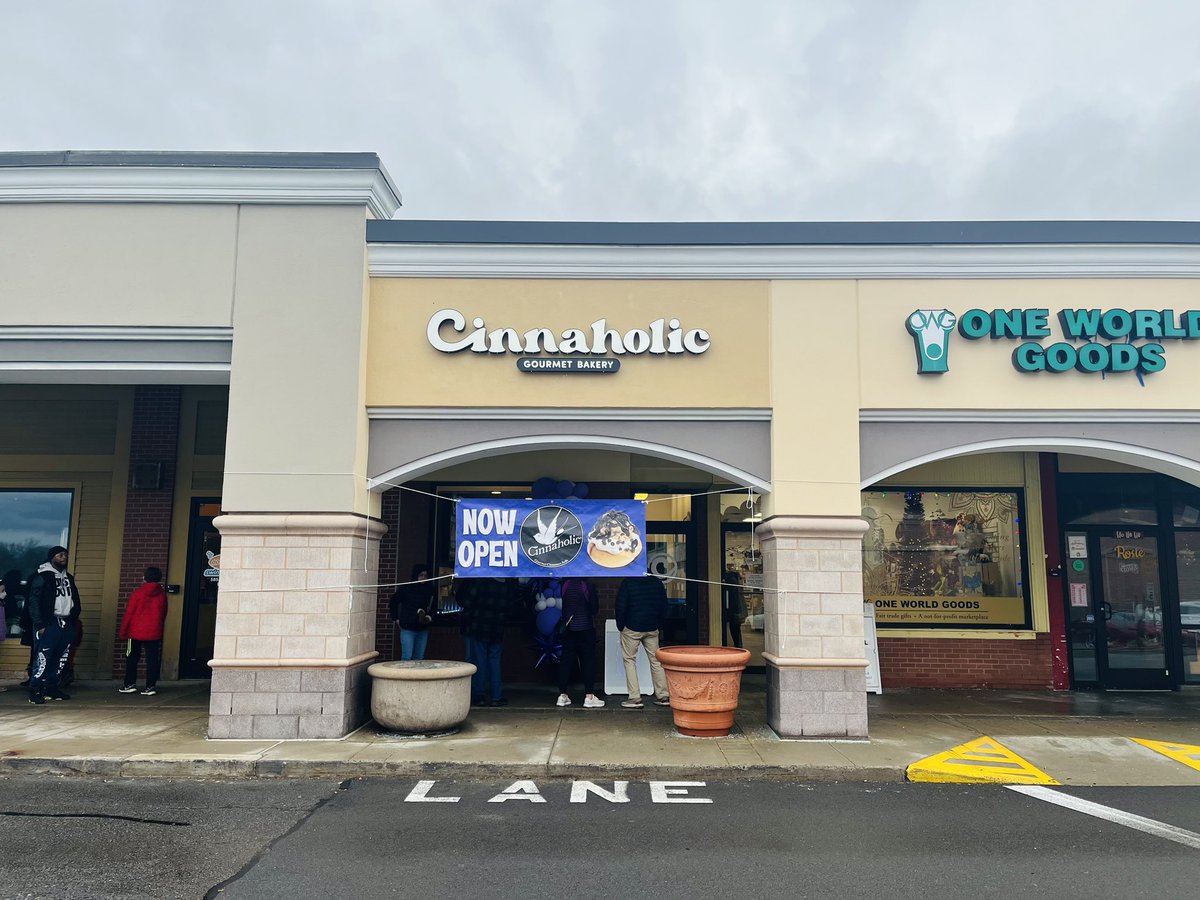 Cinnaholic is now open at Pittsford Plaza. This gourmet 100% vegan bakery featured in Shark Tank opened its first Upstate NY location today, serving signature made-to-order cinnamon rolls.