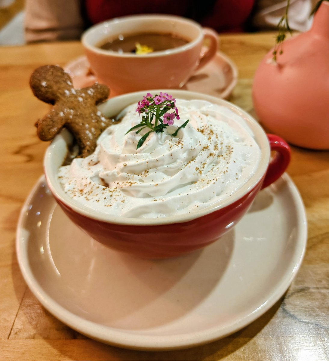 SoloWandergram's tweet image. Friday night is the perfect time for chilling  at my go-to Hashery  and I absolutely need to share my love for their frothy, creamy, boldly strong, silky, and unapologetically rich hot chocolate. Just one sip melts away the chill .💕☕🥳
#friyay
#hotchocolate