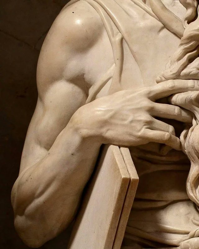 historyinmemes's tweet photo. Close-up details of Michelangelo’s Moses, sculpted in 1514. https://t.co/omKHSQd0kh