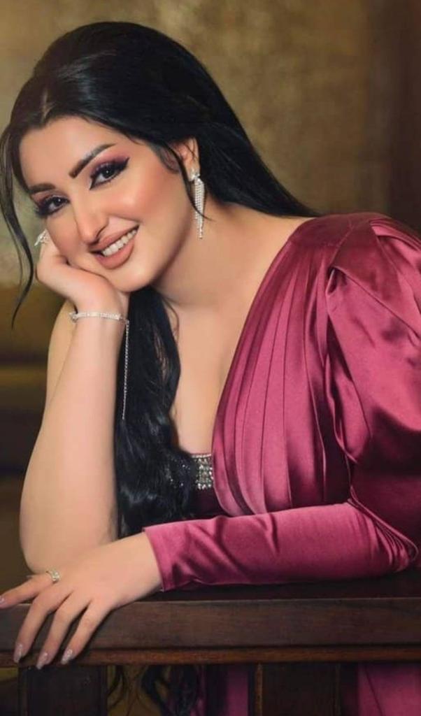 لا تـحكُـم عـلـى كـتـابـاتـي.... !!
فـقـد أكـتـب اشـعـاراً عـن الـفـراق 
بـينـمـا لـم يـفارقني أحد !!
وقـد أكتب غزلاً يوحي لك بأني هِمت 
حباً بأحدهم !! 
  بينما لا أقـصـد أحـد... 
فحروفي ومنشوراتي ليست قصة حياتي..
لكن هي  جزء صادق وجزء غامض من خيالي وجزء من ذوقي لا أكثر ...