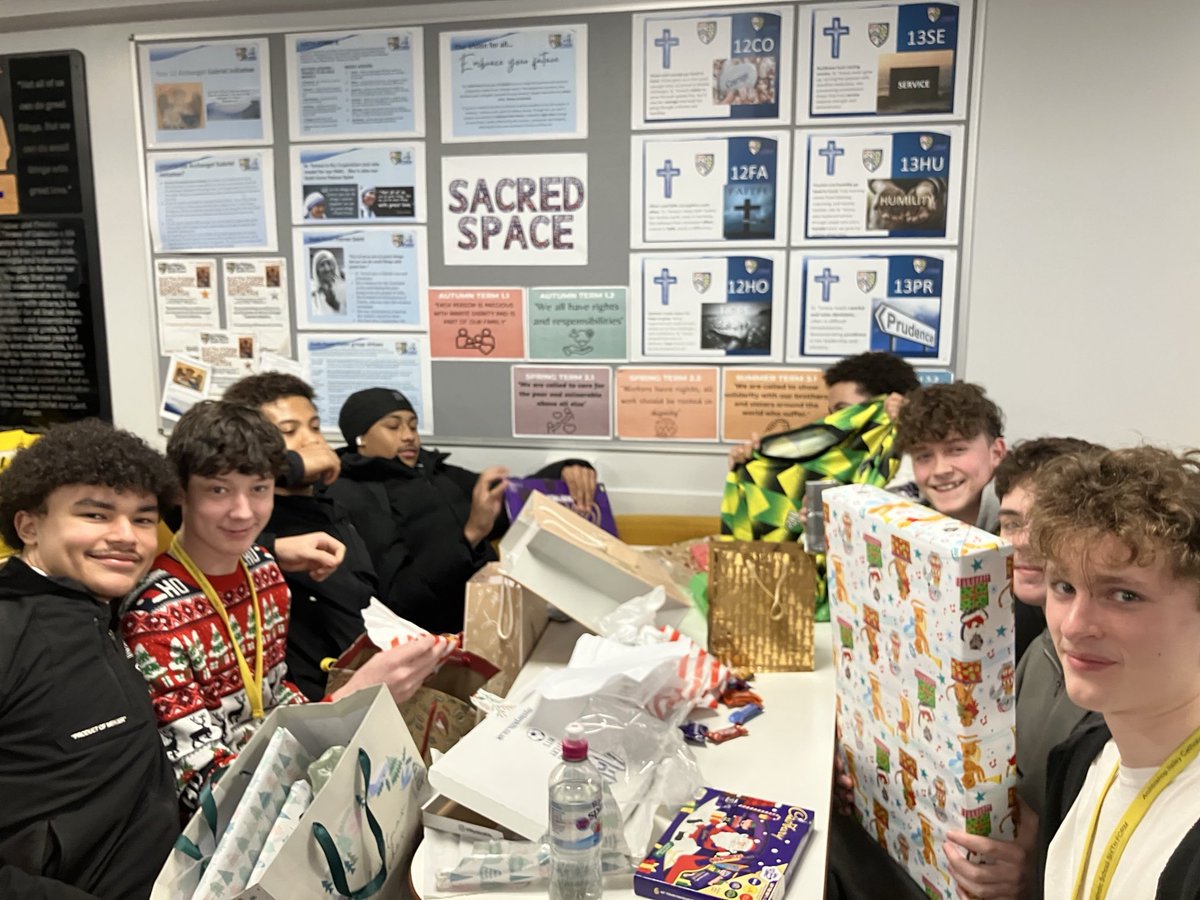 We love a Christmas jumper day with a visit from Secret Santa! Thank you for getting involved everyone! 🎅🎁🎄😊