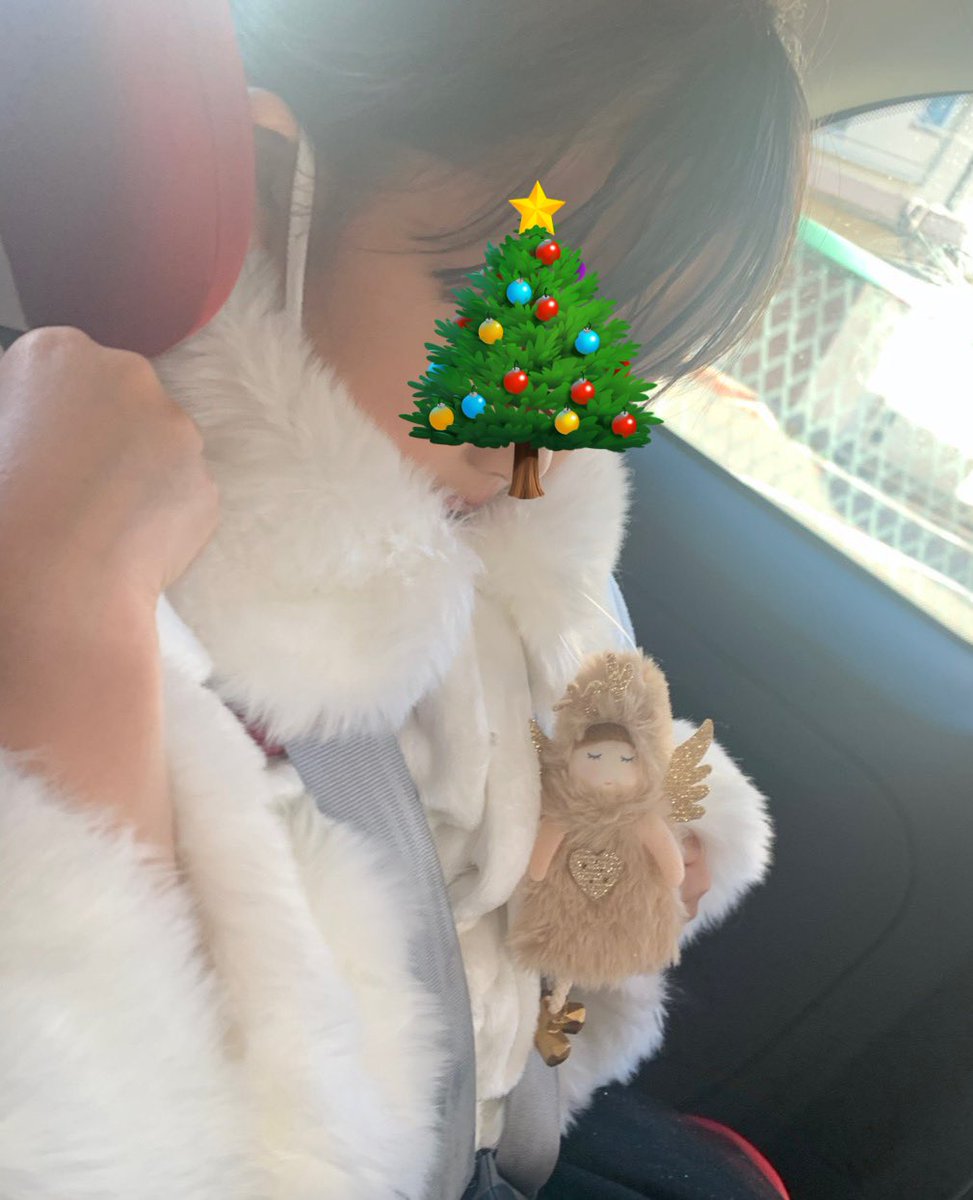 ようやく飾られた我が家のツリー🎄 天使ちゃんたちは3年前にピアノの