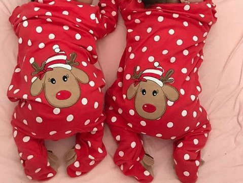 MoonlitCrowned's tweet photo. She's got her twins dressed in matching holiday onesies today! https://t.co/cEWPosAdkM