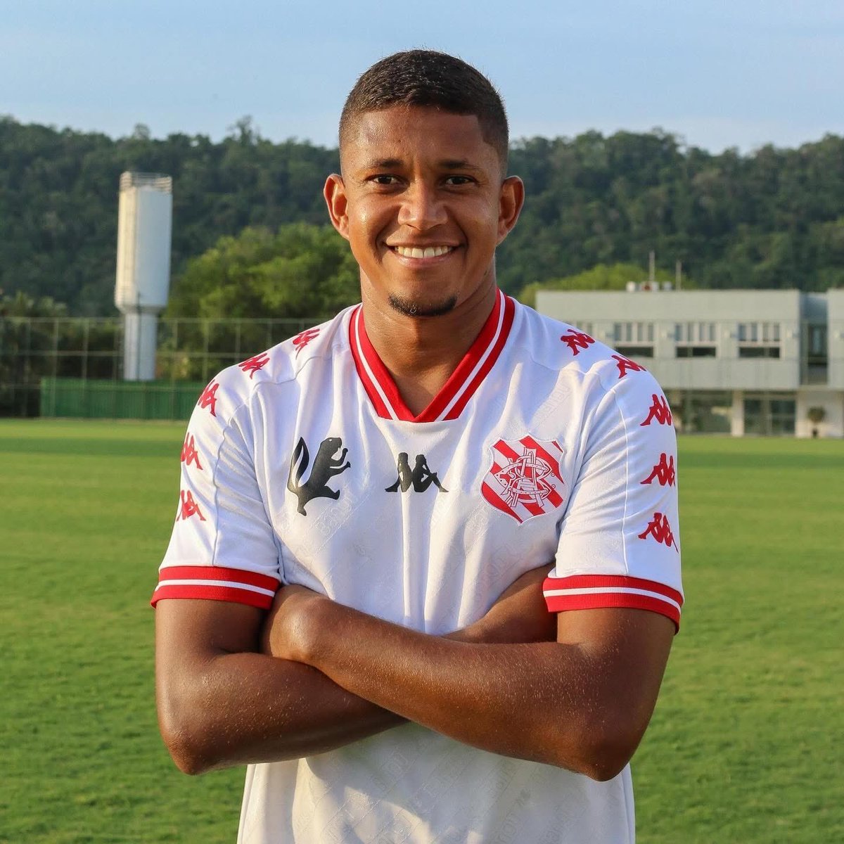 w_correa93's tweet photo. Gratidão sempre, Deus é fiel! Feliz e motivado para defender esse clube tão tradicional e de grandes histórias. Vamos @banguoficial, o Gigante da Zona Oeste! 🤍❤️🇵🇱 https://t.co/uhbFziQGsN