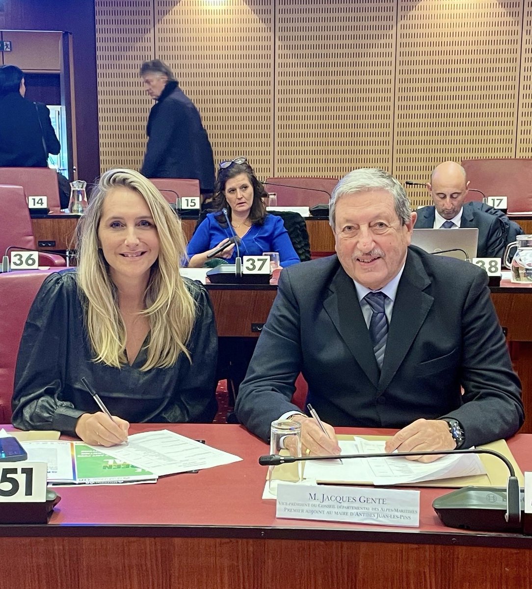 AlexndraBorchio's tweet photo. Au Conseil départemental des Alpes-Maritimes, sous la présidence de @ca_ginesy , pour adopter le budget 2026.

👉 Pas d’augmentation d’impôt
👉 Baisse de la dette
👉 Baisse du fonctionnement 
👉 Poursuite des investissements 

#CD06 #AlpesMaritimes #Budget2026 https://t.co/Uk4Q8KqGkJ