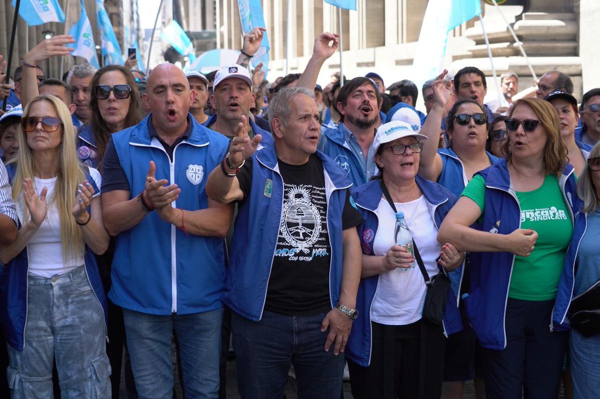 Nueva noticia (Masiva movilización contra la Reforma Laboral) ha sido publicada en Asociación Bancaria Seccional Buenos Aires bancariasba.com.ar/2025/12/19/mas…