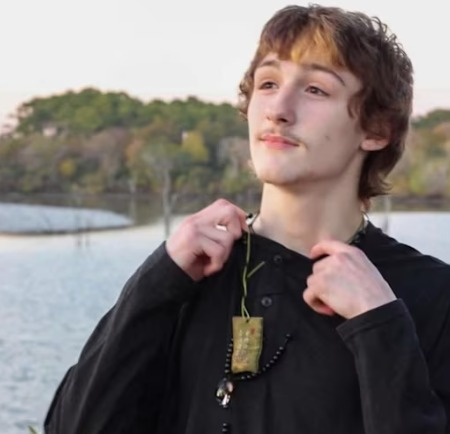 libsoftiktok's tweet image. BREAKING: Aundre Matthews has been charged with M*RDER in Texas after he reportedly STABBED 16-year-old Andrew Meismer to death at school.

Multiple students have reported that Matthews had a long disciplinary history at the school, which included prior violent altercations.

You…