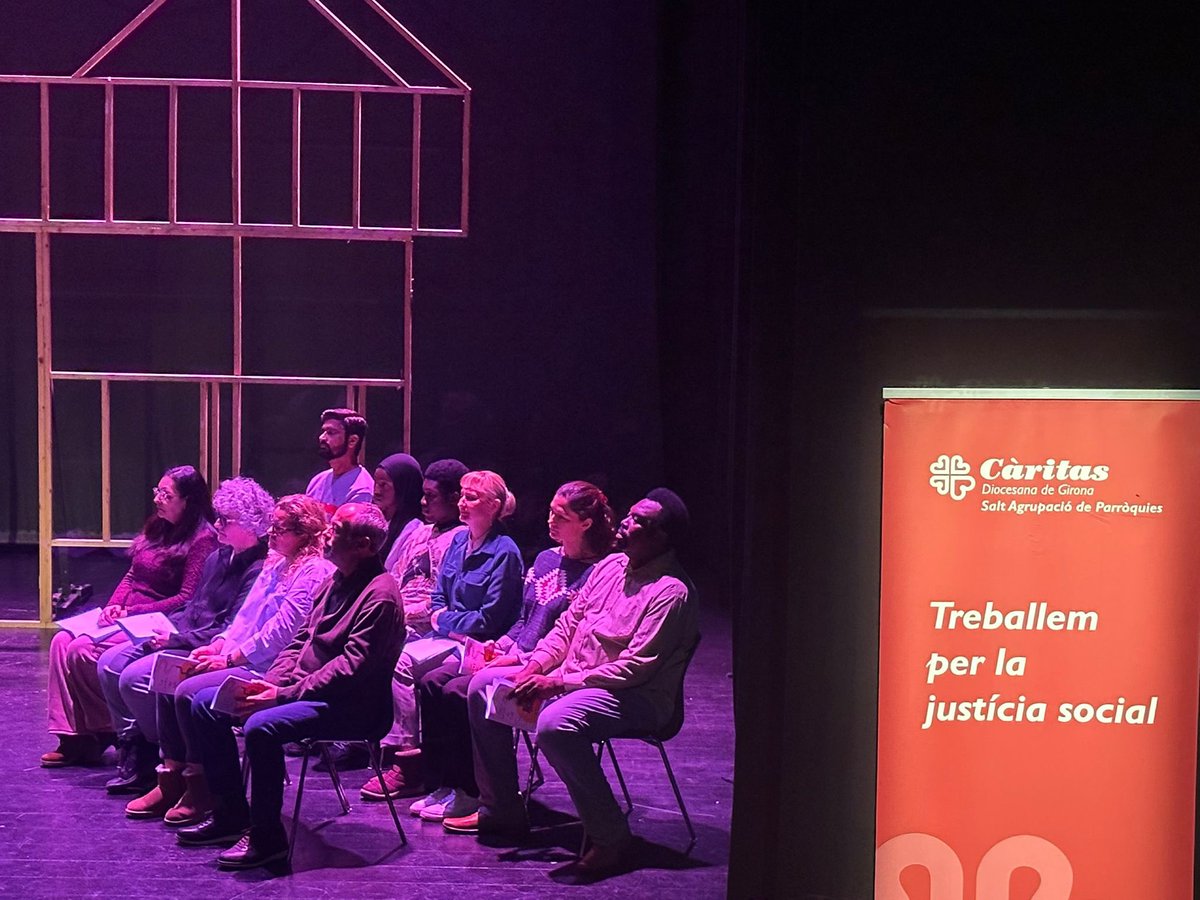 ipssalt's tweet image. 💫 Un fort agraïment a Les Veus de Salt, un any més! 

En un moment on certs sectors ens volen portar a la foscor, l’esperança és igual de necessària que la reivindicació, garantim el dret a l’habitatge d’immediat! 

Amb un ull posat a Badalona, tenim clar contra qui és la lluita