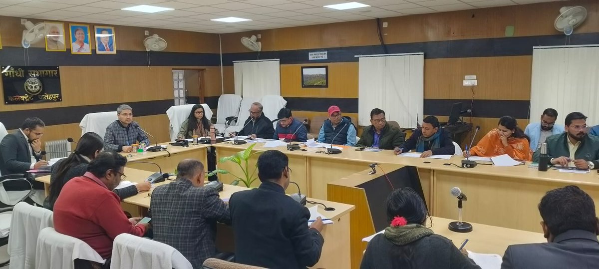 जिला पोषण समिति एवं कन्वर्जेंस विभागों की समीक्षा बैठक कर आँगनबाड़ी केंद्र भवन निर्माण,केन्द्रों पर ऑपरेशन कायाकल्प के तहत पैरामीटरों के संतृप्तिकरण की प्रगति,लर्निंग लैब की प्रगति,पोषण ट्रैकर के अंतर्गत आधार फीडिंग,पोषाहार वितरण एवं गर्भवती महिलाओं को पुष्टाहार वितरण, एनाआरसी