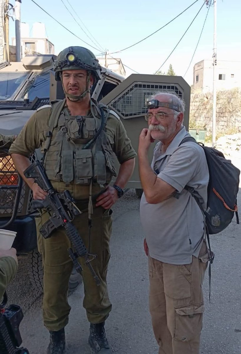 כותב יוחאי גרינגליק 
בן דודו של שאולי גרינגליק ז"ל גיבור ישראל שנפל על הגנת המולדת במערכת חרבות ברזל 
"ביום רביעי עשינו סיור משפחתי בקברות המכבים ביער בן שמן. 
הזיכרון של ז'אבו הלך איתנו. 
עם חנוכיית קרבות המכבים,
ועם הזיכרון של הסיור עם ז'אבו בכפר מידיה- מודיעין הקדומה לדעת זאב