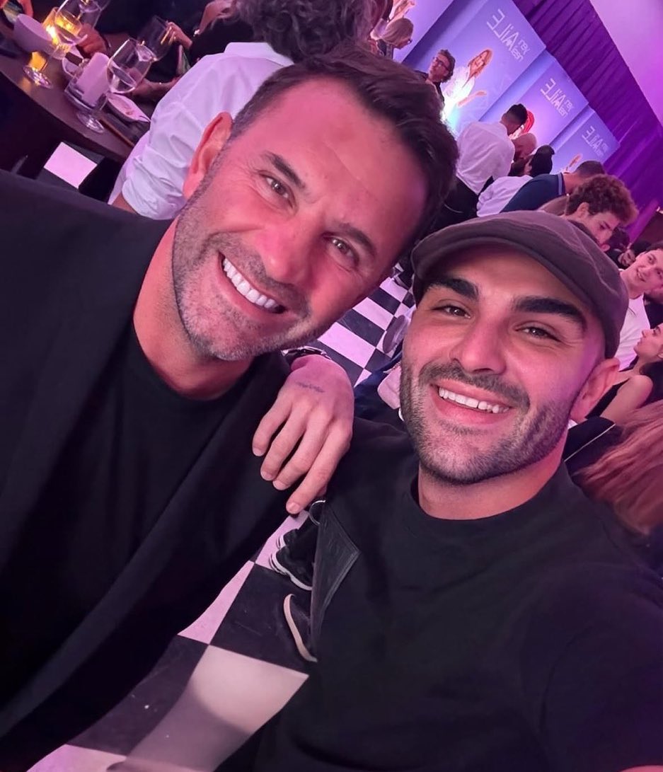 Bu ülkede kıytırık bir ifade ile Fenerbahçe başkanı Sadettin Saran İfadeye çağrılabiliyor ✅

Ama işlemediği suç kalmamış ünlülerin torbacısıyla fotoğrafları olanlar çağrılmıyor ❌

YERSEN.!!