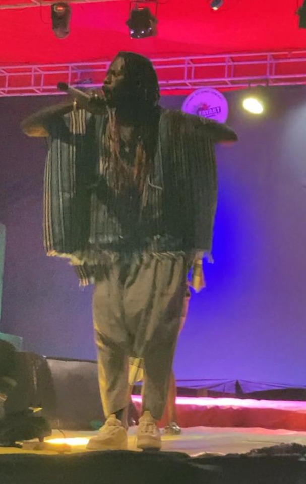 Fundació Lluís Llach tweet media