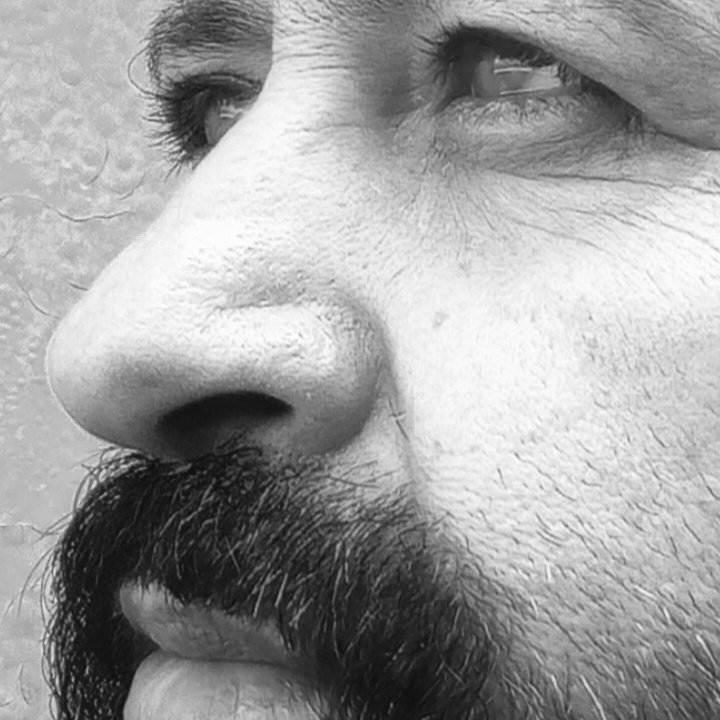 ___//Ey gözlerime ibret kesilen sevgili..
Önce gidenlerin de,
SONRA gidenlerin de gözleri,
___//Benim Sana karşı duyduğum 
...#ÂŞK. GİBİ BİR #ÂŞK GÖRMEDİ.
