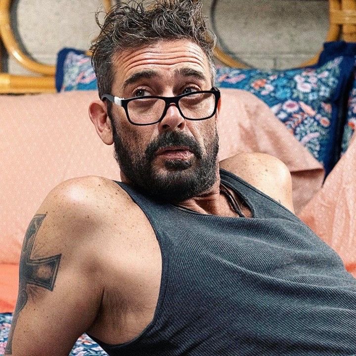 LeopardDaemoni's tweet image. "It's Friday. You can't seriously expect me to get out of bed so damn early."