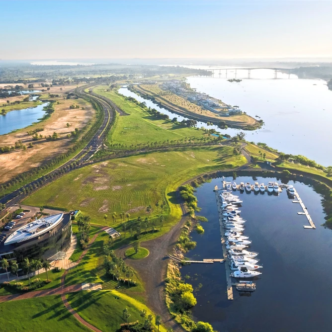 santiagasu's tweet photo. 🔝🇵🇾Los Desarrollos Residenciales Privados De Gran Escala Más Grandes Del Paraguay

🥇 El Delta – 1.600 hectáreas (Nueva Asunción)
🥈 Paraná Country Club – 450 hectáreas (Hernandarias / CDE)
🥉 Costa del Lago – 380 hectáreas (Hernandarias)

4️⃣ Agua Vista – 307 hectáreas (San Juan del Paraná / Itapúa)
5️⃣ Aquadelta – 200 hectáreas (Distrito Norte / Limpio)
6️⃣ Rialto – 192 hectáreas (Nueva Asunción)
7️⃣ Los Pingos – 100 hectáreas (Surubi’í / Limpio)
8️⃣ Highlands – 90 hectáreas (San Bernardino)
9️⃣ Blue Lagoon – 86 hectáreas (Pedro Juan Caballero)
🔟 Aquabrava – 65 hectáreas (Altos / Cordillera)

Fuente: https://t.co/CHnQR0sK2B