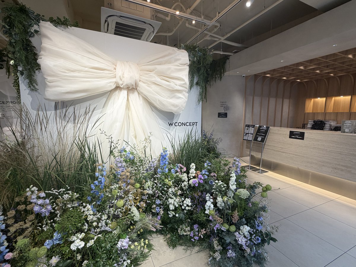 LESSERA_takuma's tweet photo. LE SSERAFIMがモデルを務めてるW CONCEPTのPOP UP STORE行ってきた!!
#LE_SSERAFIM #르세라핌
#WCONCEPT https://t.co/yf1Jj7bWbI
