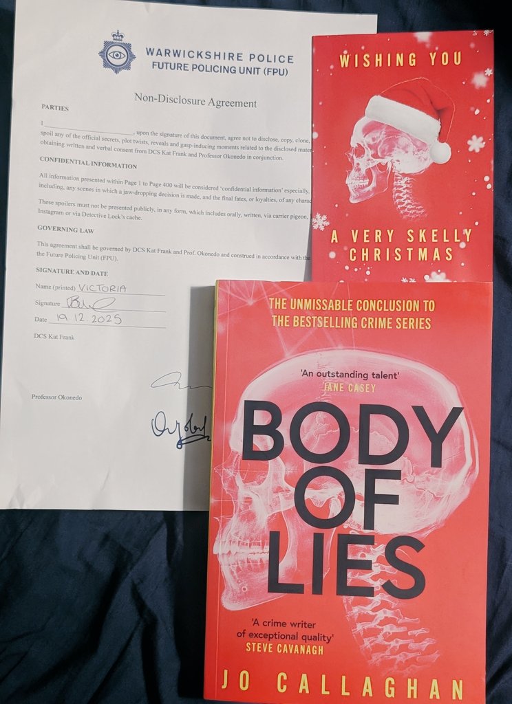 Books By Your Bedside tweet media