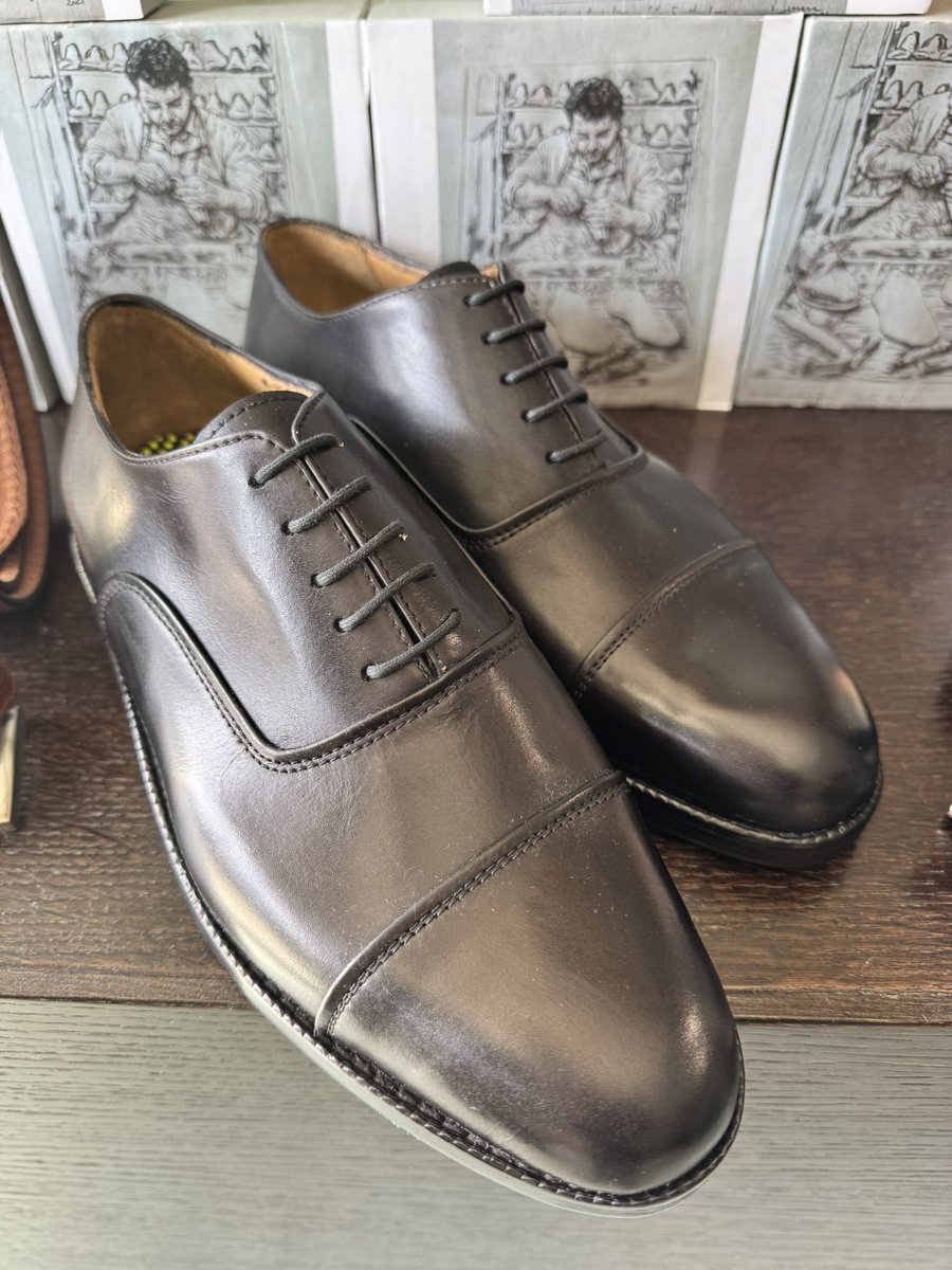 gianbespoke's tweet photo. Made in Basilicata #bespoke #madeinlucania #calzoleria #montano https://t.co/ou7bQYEbf9