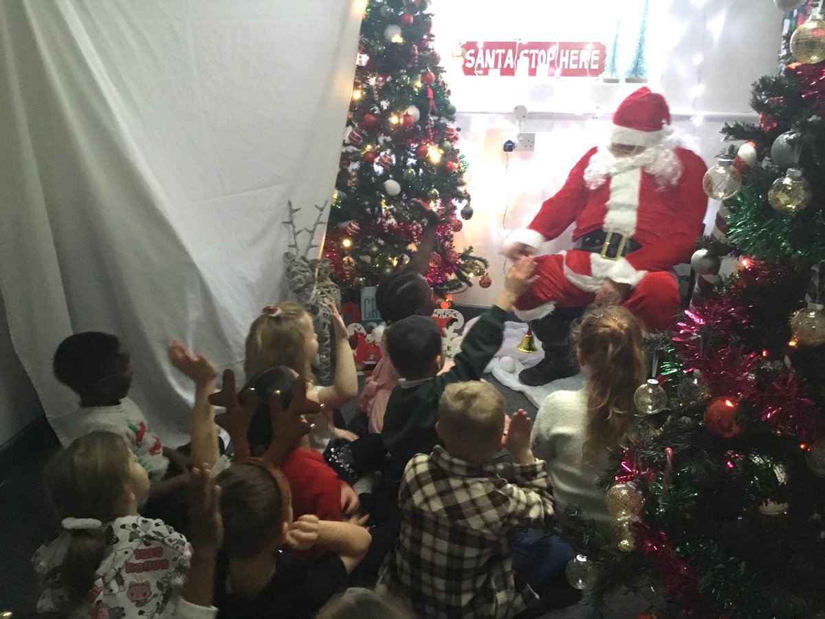 BentleyWestWS2's tweet photo. Part 2 of Santa seeing the children before our festive break.#BWPS #leighstrustb8 https://t.co/Flkt3jmwUp