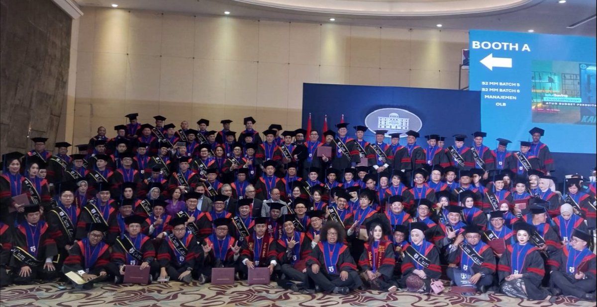 Wisudawan wisudawati - Magister Manajemen ITHB Bandung