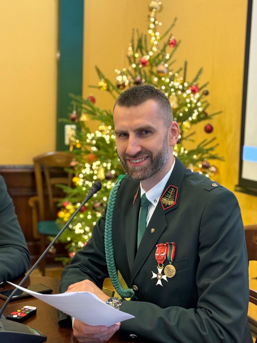 MarcinMozdzonek's tweet image. Przesyłam świąteczne darzbór🌿📯🎄