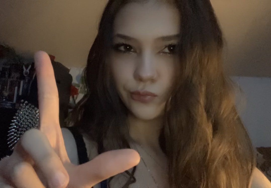 perfectsakura1's tweet photo. good morningggg piggies 💸💸 feeling greedy asf today ;)) https://t.co/ePNDtfzEs7