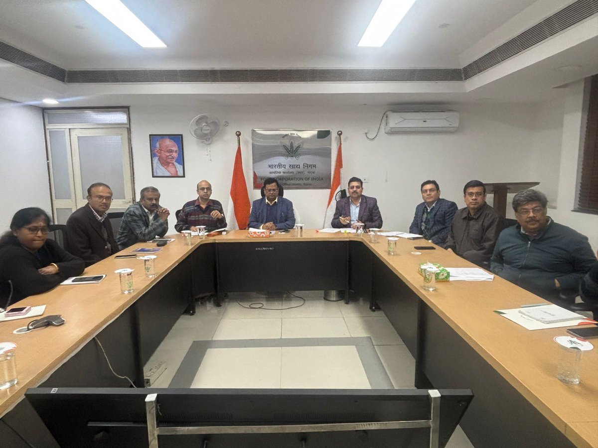 FCI_NorthZone's tweet photo. भारतीय खाद्य निगम, आंचलिक कार्यालय (उ.) नोएडा के सम्मेलन कक्ष में दिनांक 19.12.2025 को डॉ अजीत कुमार सिन्हा, कार्यकारी निदेशक(उ) की अध्यक्षता में विभागीय राजभाषा कार्यान्वयन समिति की बैठक आयोजित की गई। https://t.co/zwWNcAUT18